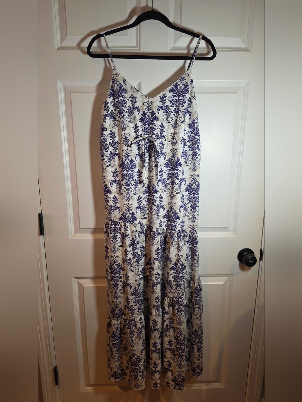 White and Blue Patterned Sleeveless Maxi Dress With Pockets